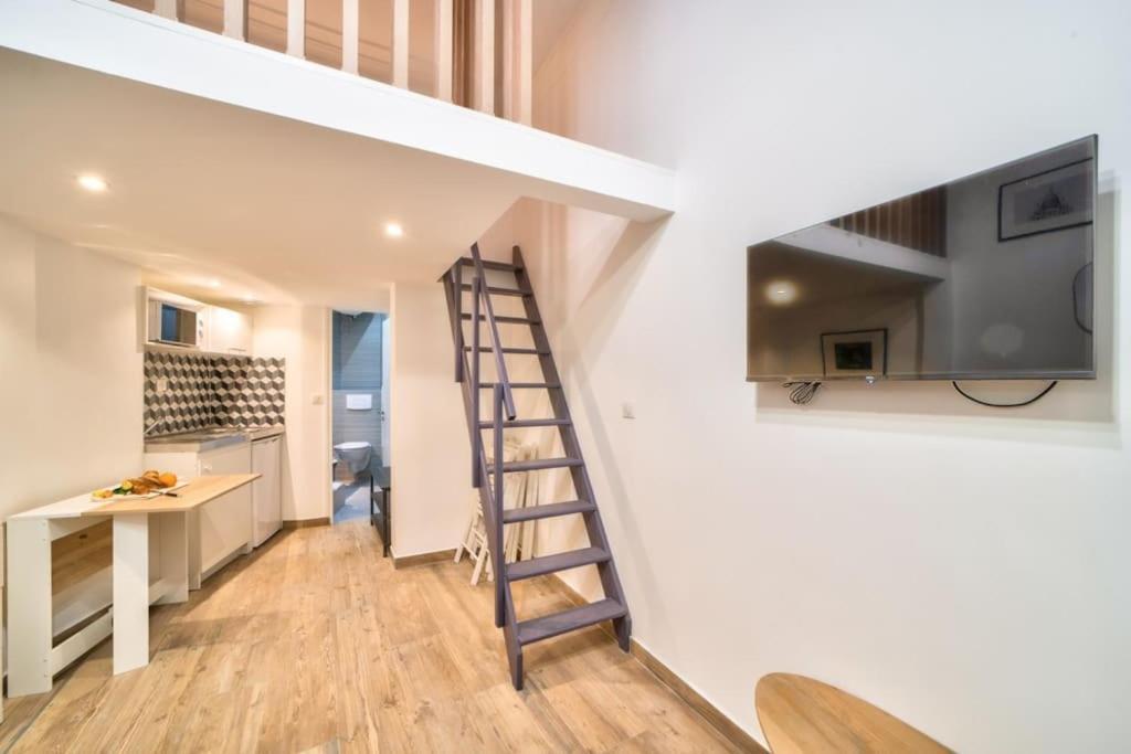 Bel Appartement Au Coeur De Montmartre Parigi Esterno foto